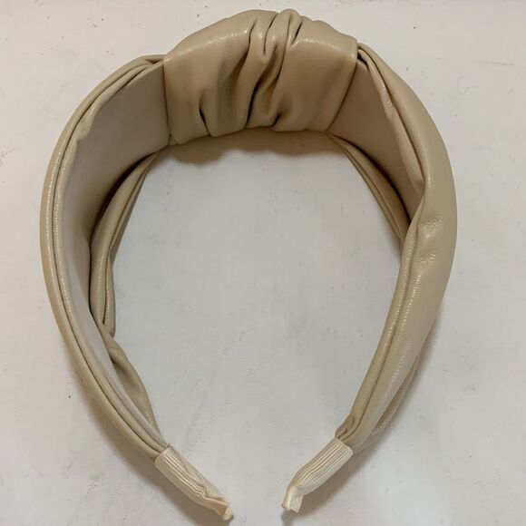 Faux leather knotted design headband. Very soft to touch - Picture 4 of 5